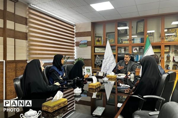 نشست صمیمی رئیس اموزش و پرورش شهرستان پاکدشت با خبرنگاران پانا پاکدشت