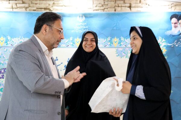 تجلیل از معلمان پژوهنده در همایش بهارانه