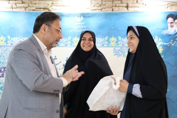 تجلیل از معلمان پژوهنده در همایش بهارانه