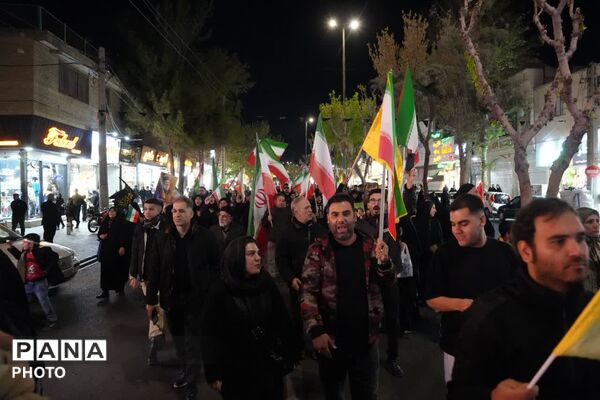 اجتماع باشکوهی فرهنگیان استان البرز در چهلم شهادت رهبر و دانش‌آموزان میناب