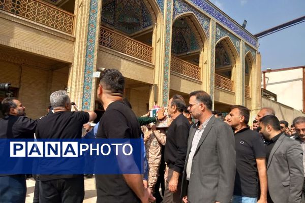 تشییع پیکر شهید دانش‌آموز در شاهچراغ(ع)