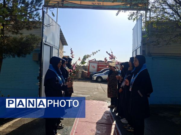 گرامیداشت پدافند غیرعامل با حضور مسئولان شهرستان در دبیرستان وکیلی ۹