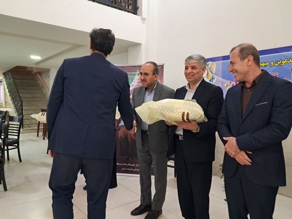 تجلیل از مربیان و معلمان پرورشی و خانواده شهدا در آشخانه