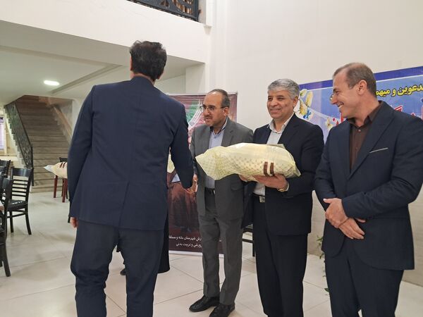 تجلیل از مربیان و معلمان پرورشی و خانواده شهدا در آشخانه