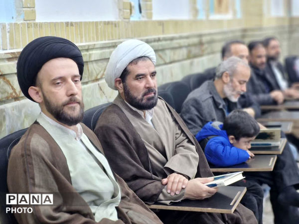 آیین جزءخوانی نوجوانان قمی در بقعه ابن بابویه 