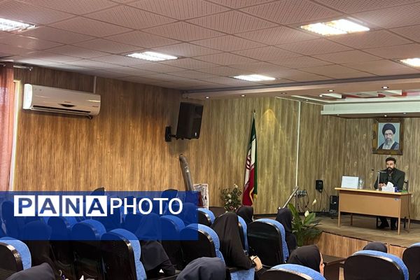 برگزاری دوره ضمن خدمت «گرمایش زمین» ویژه مراقبین و رابطین سلامت مدارس