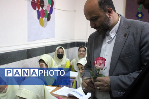 سپاس معلم در دبستان دخترانه شهید باهنر بوشهر 