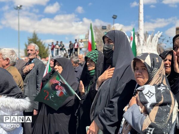 خروش مؤمنان در دسته عزاداری رهبر