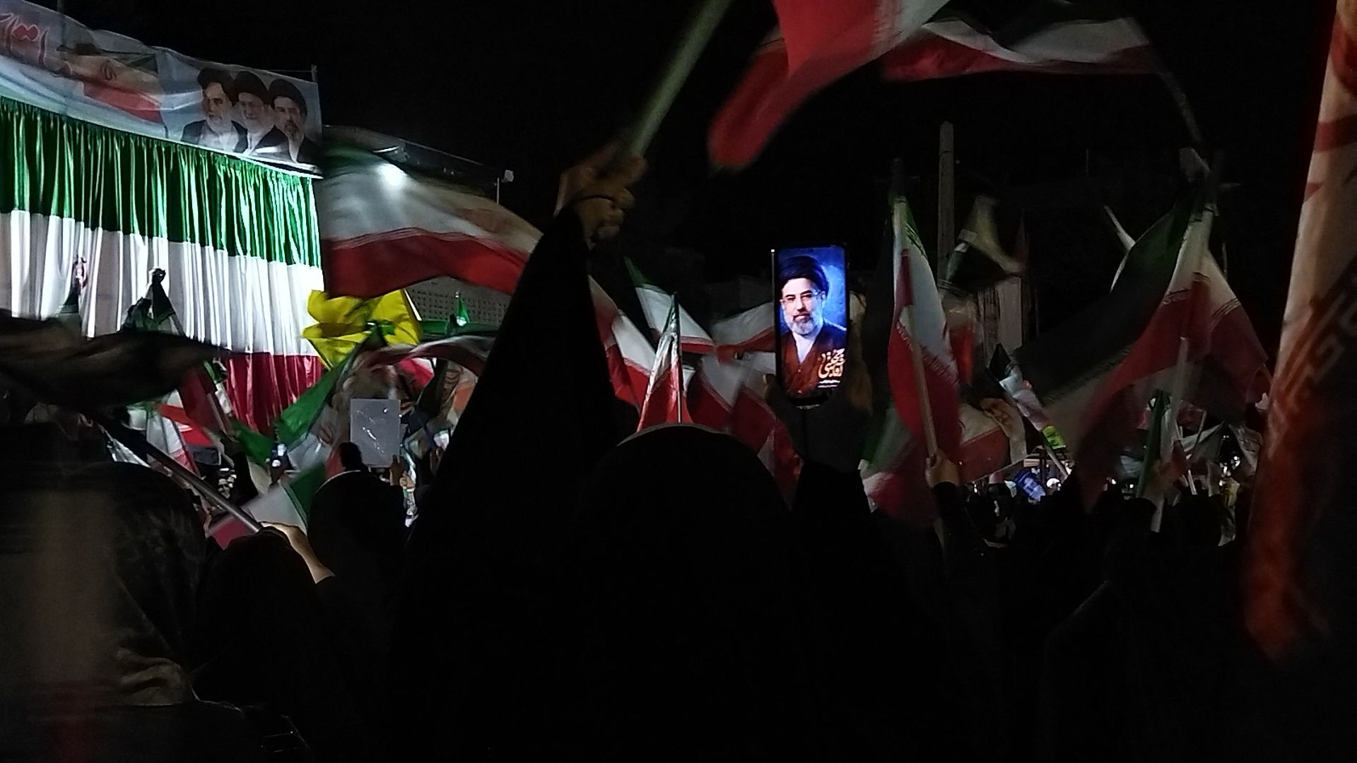 دومین اربعین حضور مردم غیور نیشابور همزمان با دومین سالگرد شهادت شهدای خدمت