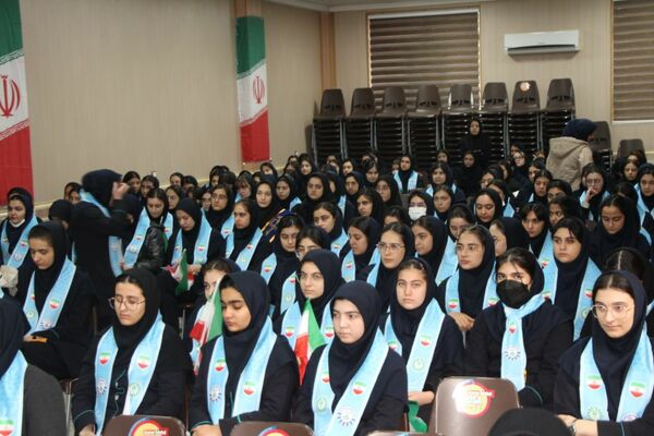 آغاز رسمی جشن‌های دهه فجر در مدارس ناحیه ۴ تبریز