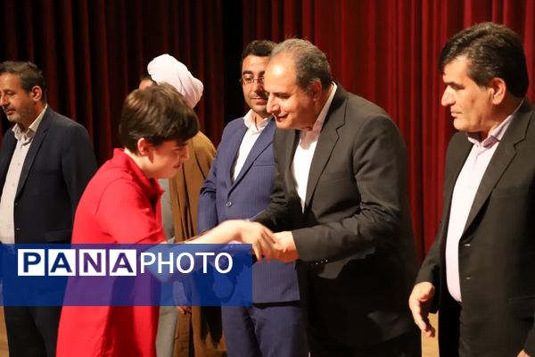 آیین نکوداشت منتخبین مرحله استانی چهل و سومین دوره مسابقات فرهنگی و هنری فردا