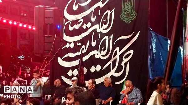 همدمی اشک و ارادت، بازگویی حماسه ی کربلا در خیابان هفت تیر مشهد