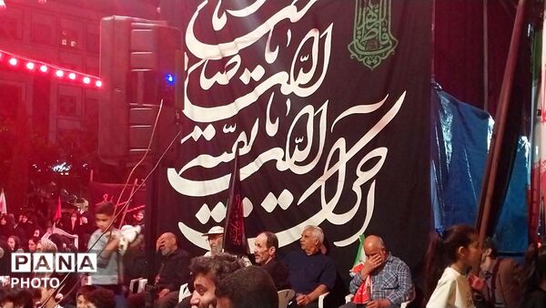 همدمی اشک و ارادت، بازگویی حماسه ی کربلا در خیابان هفت تیر مشهد