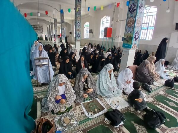 حضور در نماز جمعه، نشانه اتحاد و همبستگی 