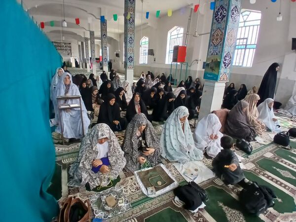 حضور در نماز جمعه، نشانه اتحاد و همبستگی 