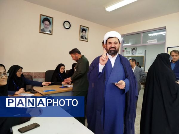 مردم شهرستان فاروج همدل و یکصدا پای صندوق‌های رأی 