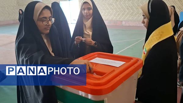 برگزاری انتخابات شورای دانش‌آموزی در مدارس سندرک