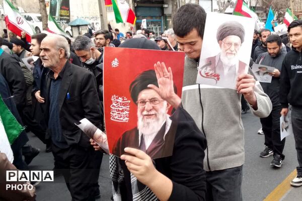 بیعت با سومین امام انقلاب در رودهن 