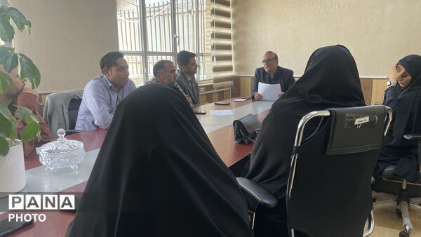 نشست هفتگی کارشناسان حوزه پرورشی تبادکان با تمرکز بر تحول در فرآیندها