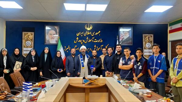 نشست دانش‌آموز خبرنگاران پانا استان البرز با مدیرکل آموزش‌وپرورش به مناسبت روز خبرنگار