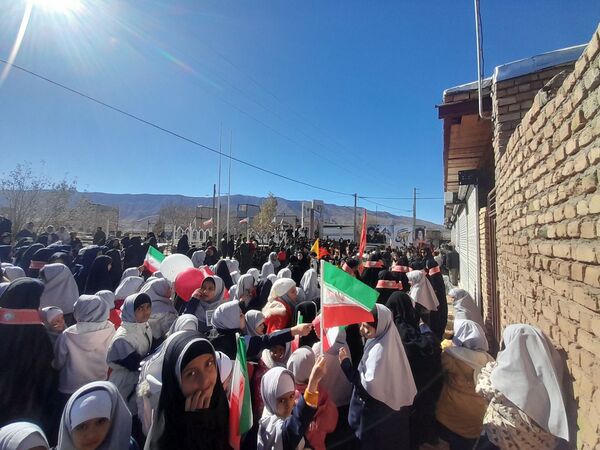 حضور پرشور و حماسه‌آفرین دانش‌آموزان نسر در راهپیمایی یوم‌الله ۱۳ آبان