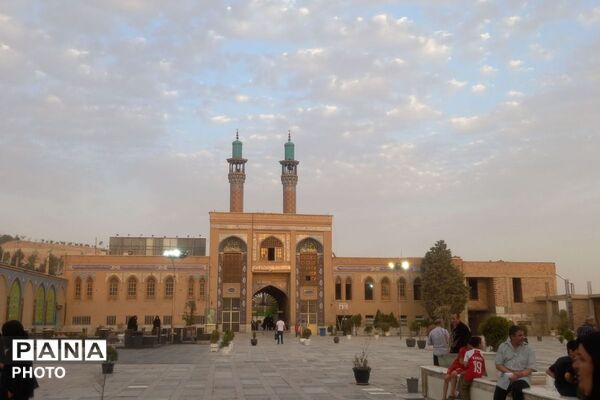 سفره‌ روضه حضرت رقیه (س) در صحن مطهر امامزاده جعفر بن موسی الکاظم (ع) پیشوا