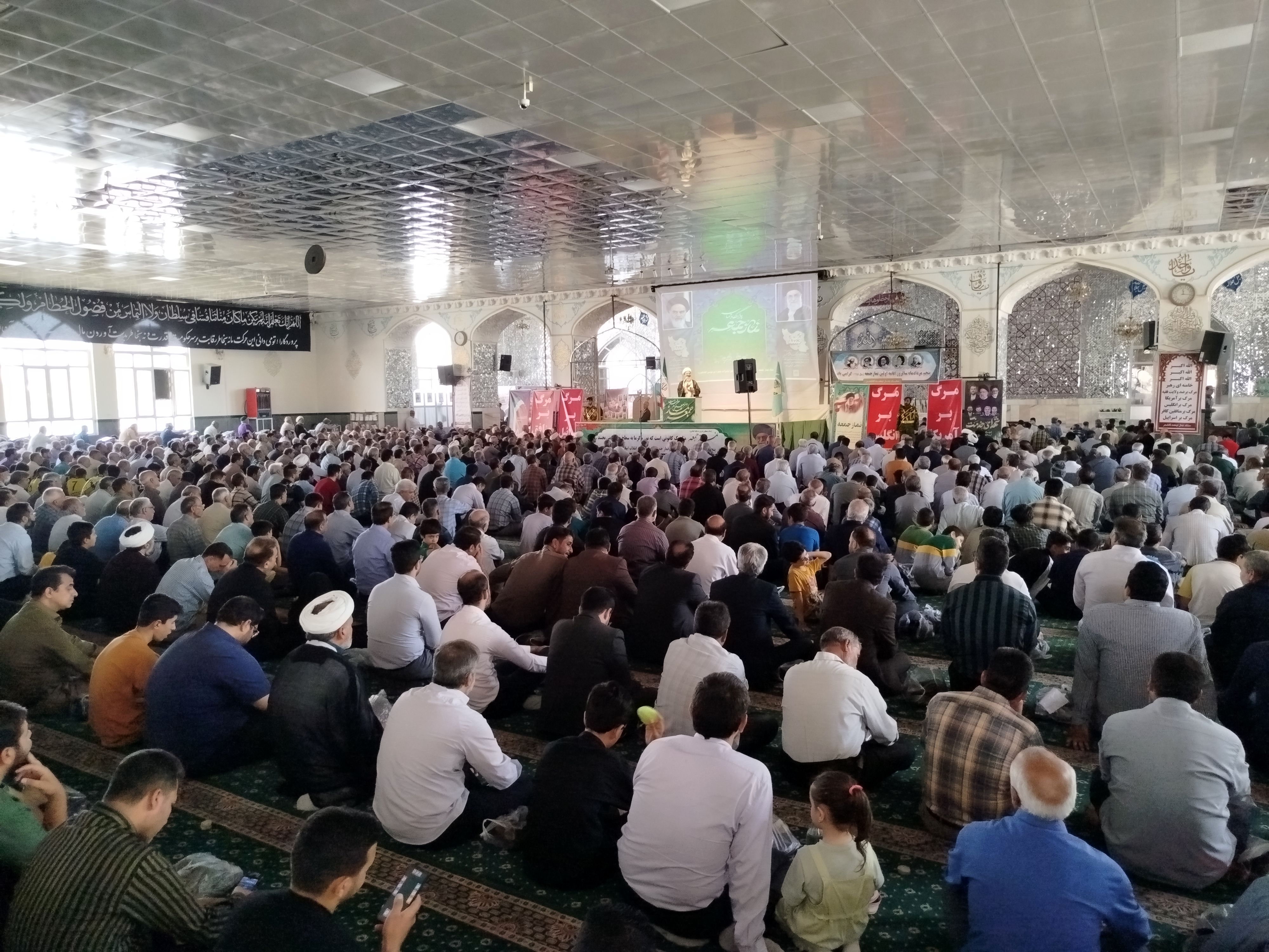 نماز جمعه شهرستان کاشمر با حضور پر رنگ مردم برگزار شد 