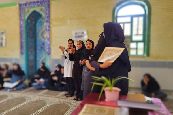 تجلیل از دانش‌آموزان برتر علمی، قرآنی و سرود دبیرستان فرهیختگان شهرستان باشت