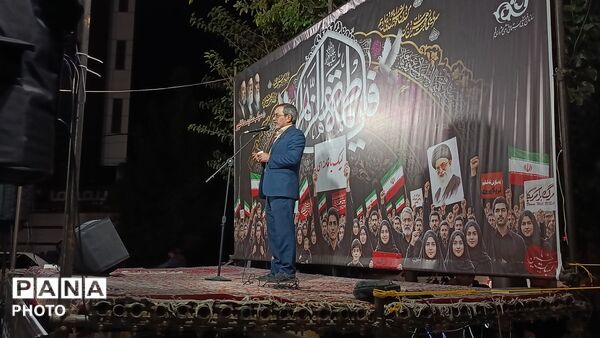 تجمع شبانه میدان شهرداری قم با حال و هوای عزاداری فاطمیه(س)
