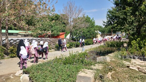 بازدید دانش‌آموزان مدرسه ایران از فضای سبز شهرداری ملارد به مناسبت روز زمین پاک
