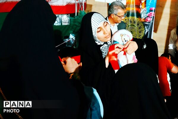 سربندهای “یا امام رضا”؛ پیوند نسل نو با سیره ائمه اطهار در تجمعات بهارستان
