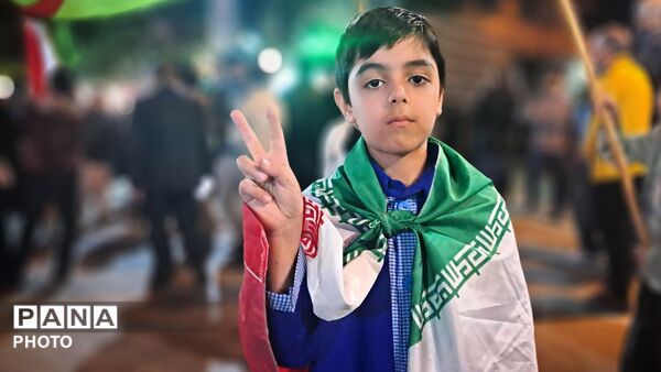 اجتماع نوجوان گالیکشی در شب پنجاه و هفتم