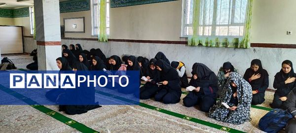 استقبال بی‌نظیر دانش‌آموزان از برگزاری نماز جماعت و زیارت عاشورا در مدرسه قاضی طباطبایی اسلامشهر