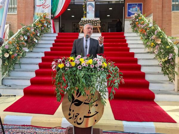 جشن جوانه‌ها ویژه دانش آموزان پایه هفتم در مدرسه حسن‌زاده اصفهانی ناحیه دو
