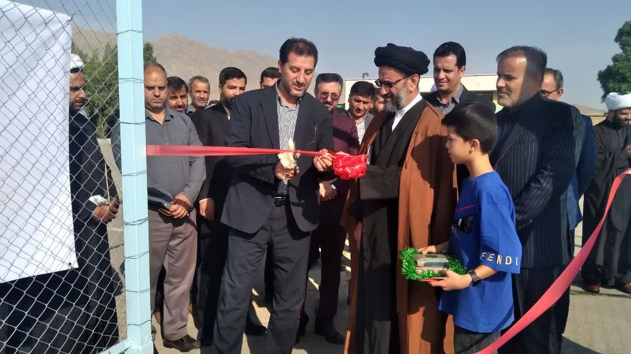  افتتاح اولین زمین ورزشی درون مدرسه‌ای تایل‌کورت استان مرکزی درمدرسه زینب کبری(س) شازند 