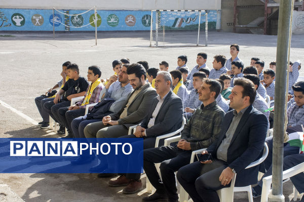 جوانه‌های محلاتی ورود به دوره متوسطه را با جشن جوانه‌ها آغاز کردند
