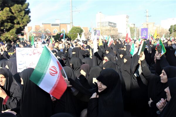 جلوه‌های حضور نوجوانان در راهپیمایی 22 دی مردم قم