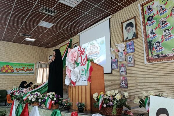 همایش یاوران انقلاب و جشن مدرسه‌ای ایرانمون در شیراز