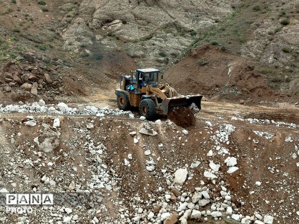 بازدید فرماندار کاشمر از معدن کائولن 