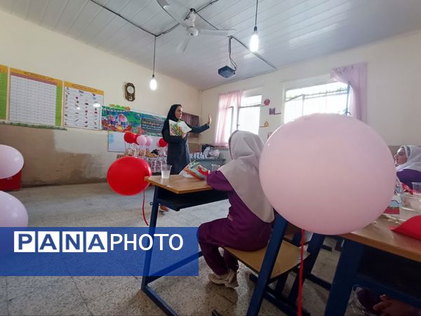 جشن شکوفه‌ها در دبستان شهید رجایی ایزدشهر