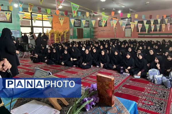 مراسم بزرگداشت روز حافظ در دبیرستان شاهدشهید قاسم سلیمانی