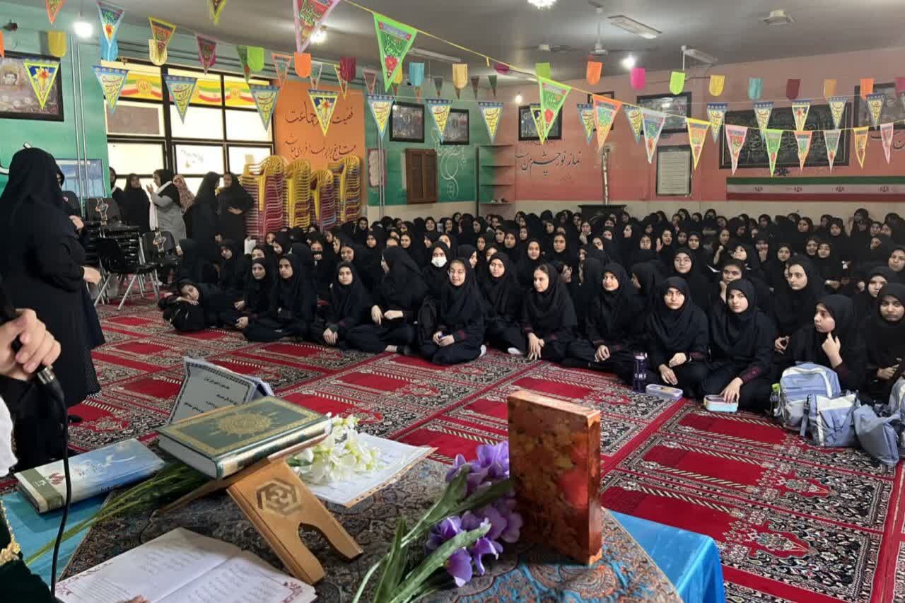 مراسم بزرگداشت روز حافظ در دبیرستان شاهدشهید قاسم سلیمانی