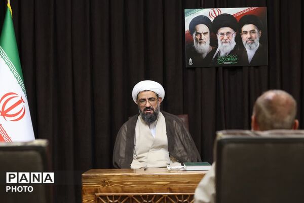 ملاقات مردمی با نماینده ولی‌فقیه در استان همدان

