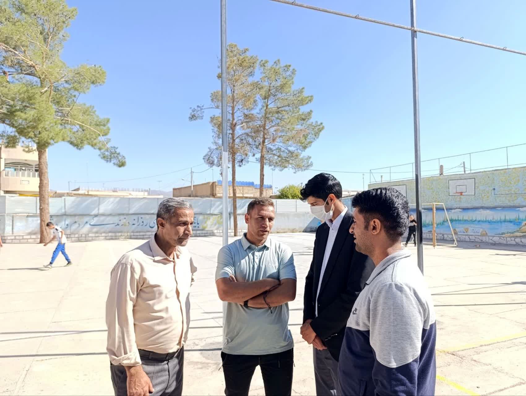 بازدید کارشناس تربیت بدنی شهرستان خلیل آباد از دبیرستان رئیس زاده 