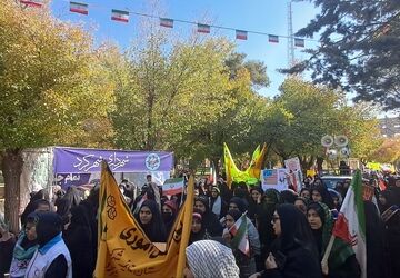 راهپیمایی یوم‌الله ۱۳ آبان با حضور پرشور مردم در شهرستان شهرکرد 