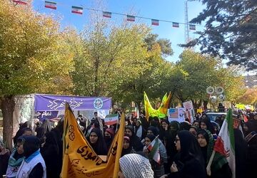 راهپیمایی یوم‌الله ۱۳ آبان با حضور پرشور مردم در شهرستان شهرکرد 