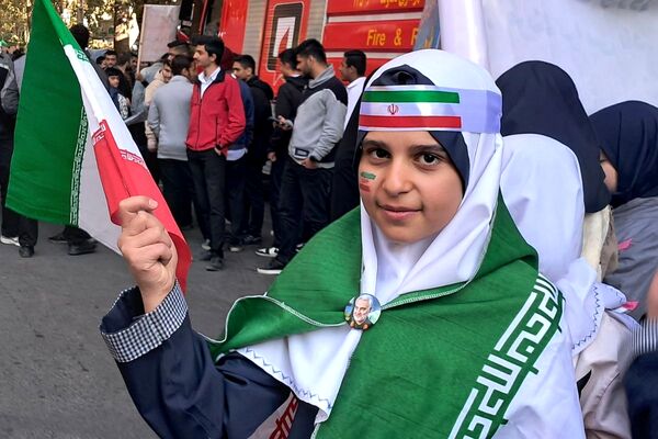 حضور پرشور دانش‌آموزان مدارس شهرستان دماوند، در راهپیمایی یوم‌الله ۱۳ آبان