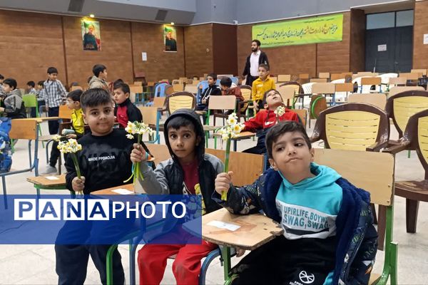 شادی سربازان ظهور در جشن نیمه شعبان