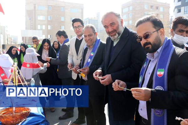 برگزاری برنامه نمادین استانی و مانور تشکیلاتی یاوران انقلاب در خراسان رضوی