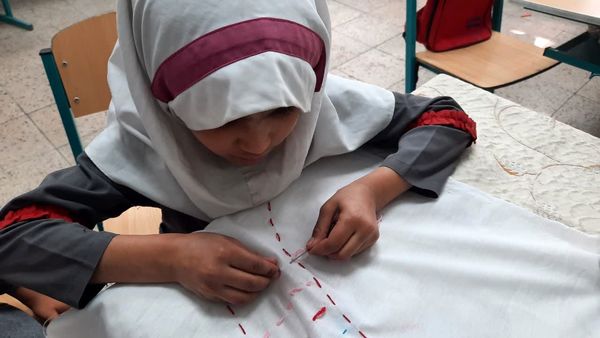 وقتی معلم، خیاط می‌شود